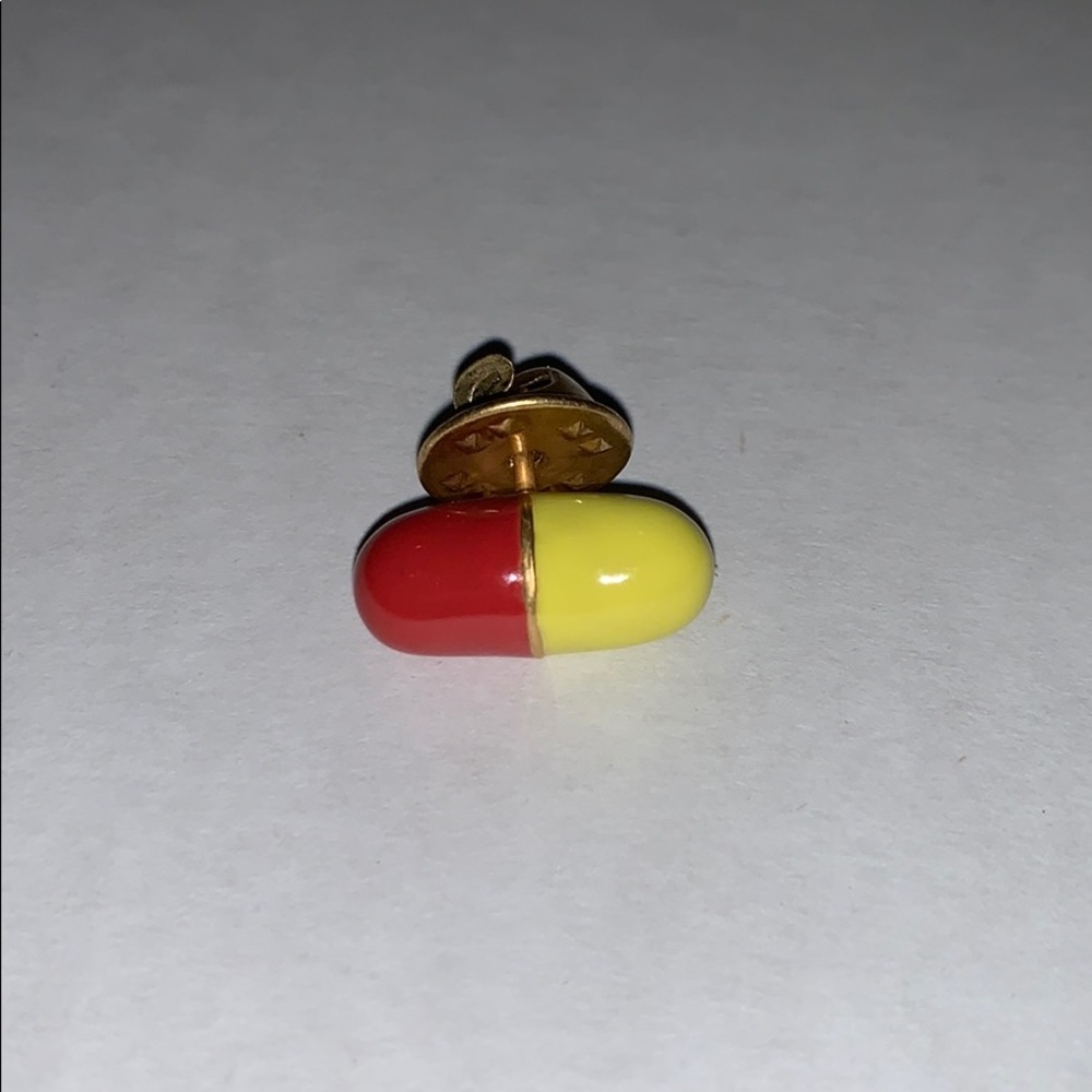 Enamel pill shaped 💊 pin